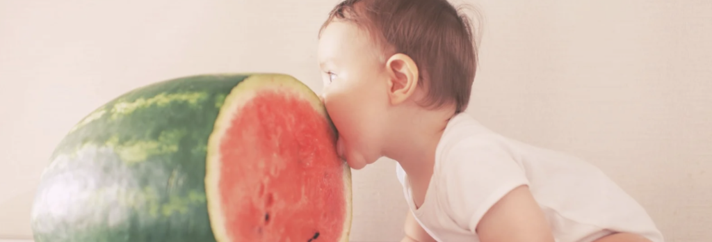 Aïe, mon enfant mord !